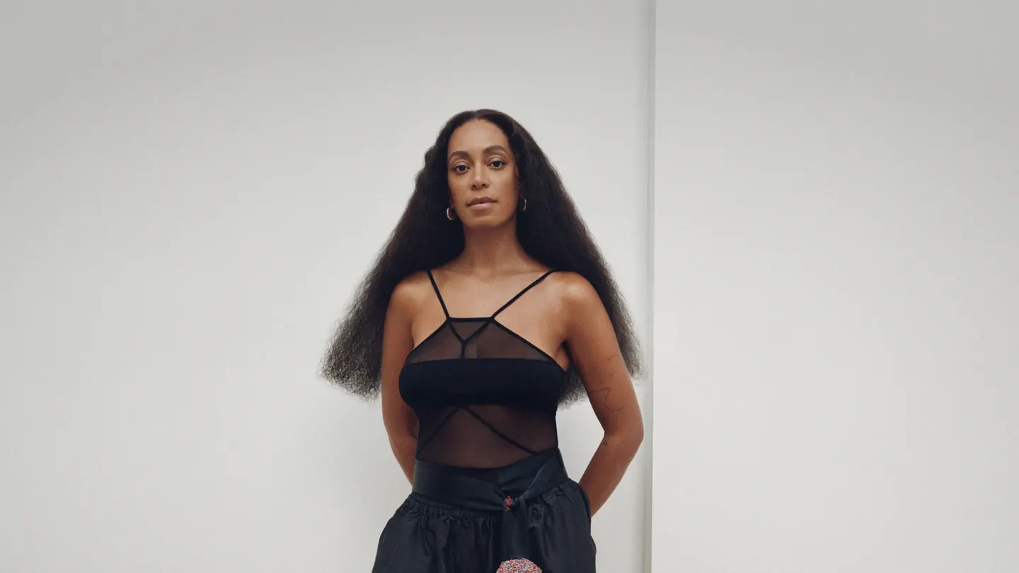 Solange Knowles background frame